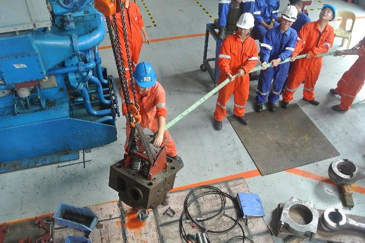 上海中船花重金国外培训船员